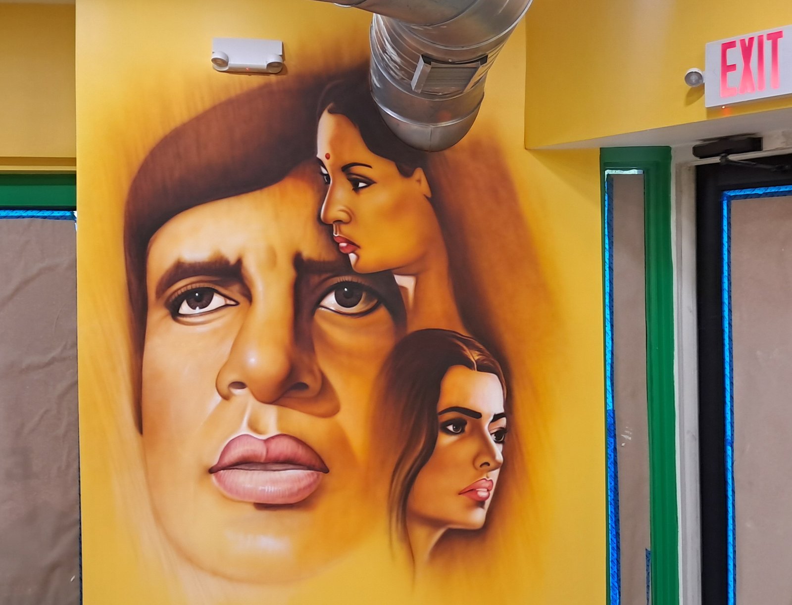 Shah Khan (left), Simran (right) from DDLJ